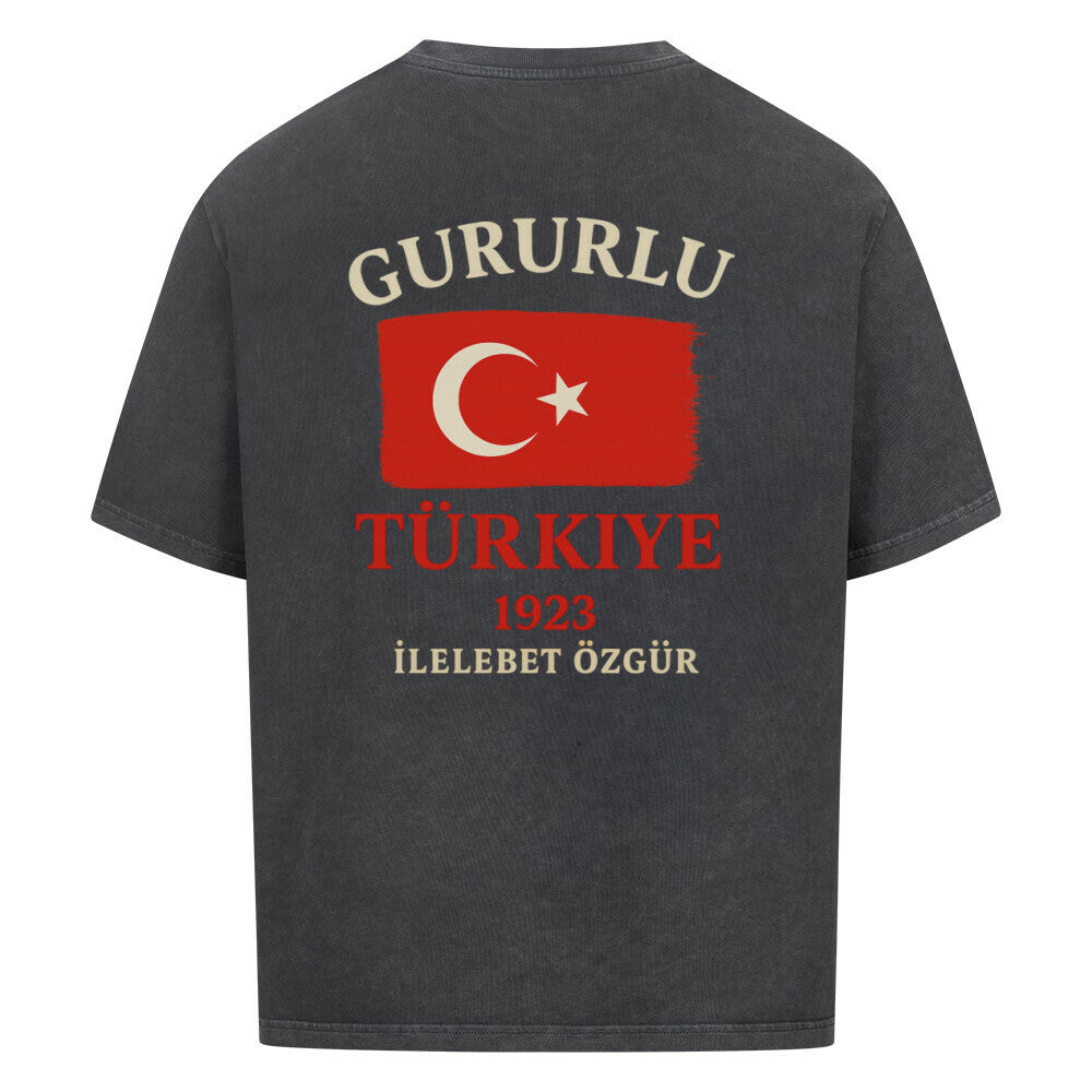 Helles, oversized Pelasgia T-Shirt mit Türkiye 1923 Aufdruck, lockere Passform und bequemer Style.