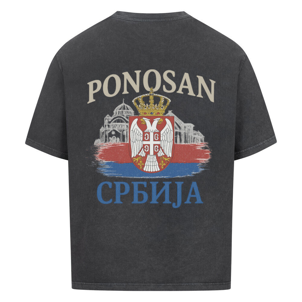 Weißes Oversized T-Shirt von Pelasgia mit Herzmotiv des Serbien-Designs, bequemes, lockeres Fit, ideal für Alltag und Freizeit.