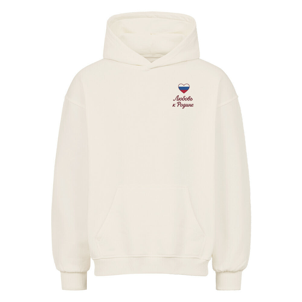 Helles russisches Oversized-Hoodie von Pelasgia mit Heimat- und Herzmotiv, weicher Stoff, lockerer Sitz, ideal für Komfort.