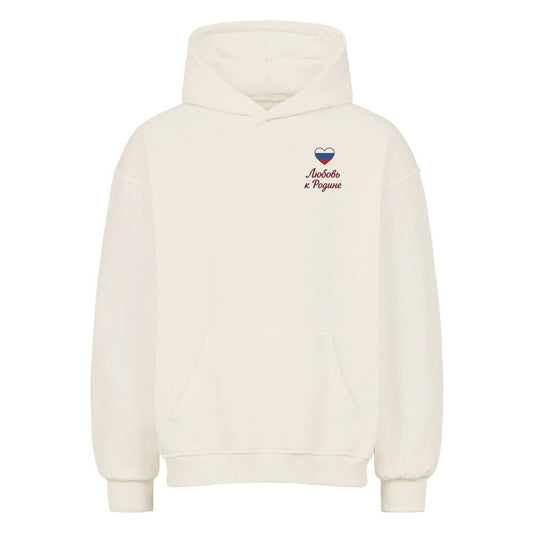 Helles russisches Oversized-Hoodie von Pelasgia mit Heimat- und Herzmotiv, weicher Stoff, lockerer Sitz, ideal für Komfort.