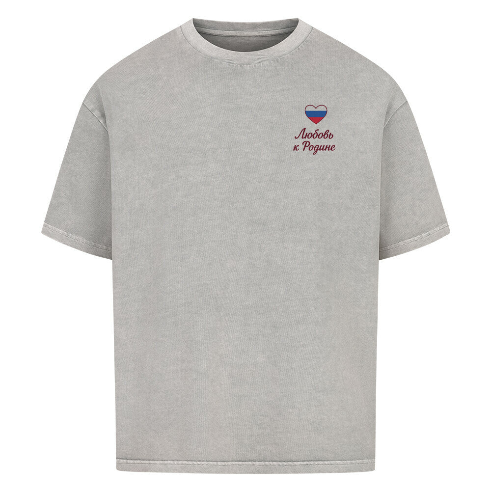 Weißes Oversized T-Shirt mit Russland Heimatliebe Print von Pelasgia, bequemes Shirt mit patriotischem Design.