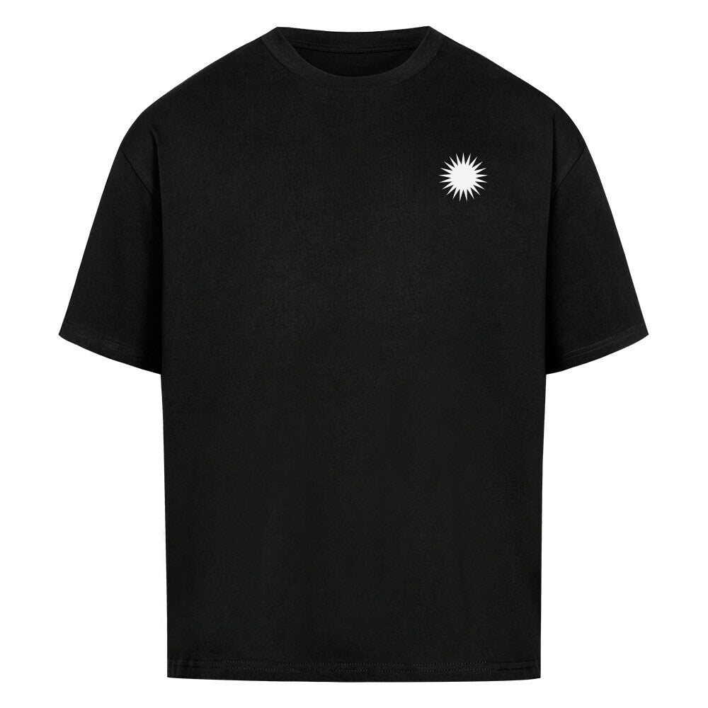 Weißes oversized T-Shirt von Pelasgia mit Kurdistan-Print, lockere Passform, kurzer Ärmel, auf weißem Hintergrund.
