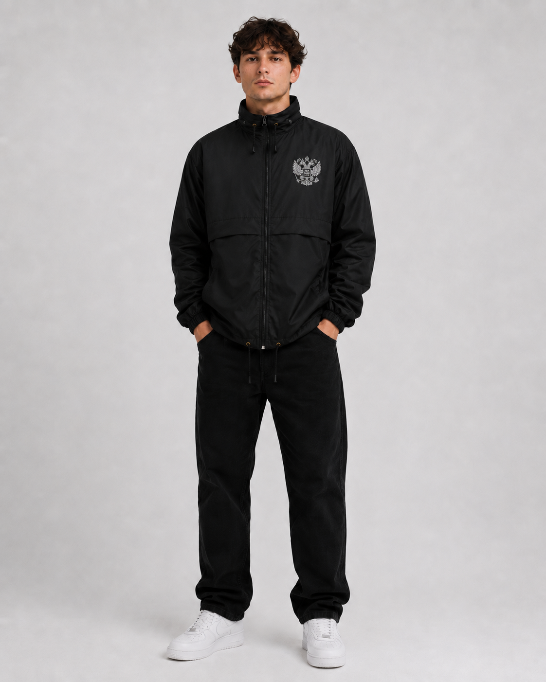 Leichte Russland Windbreaker Jacke von Pelasgia mit wasserabweisendem Stoff und sportlichem Design.