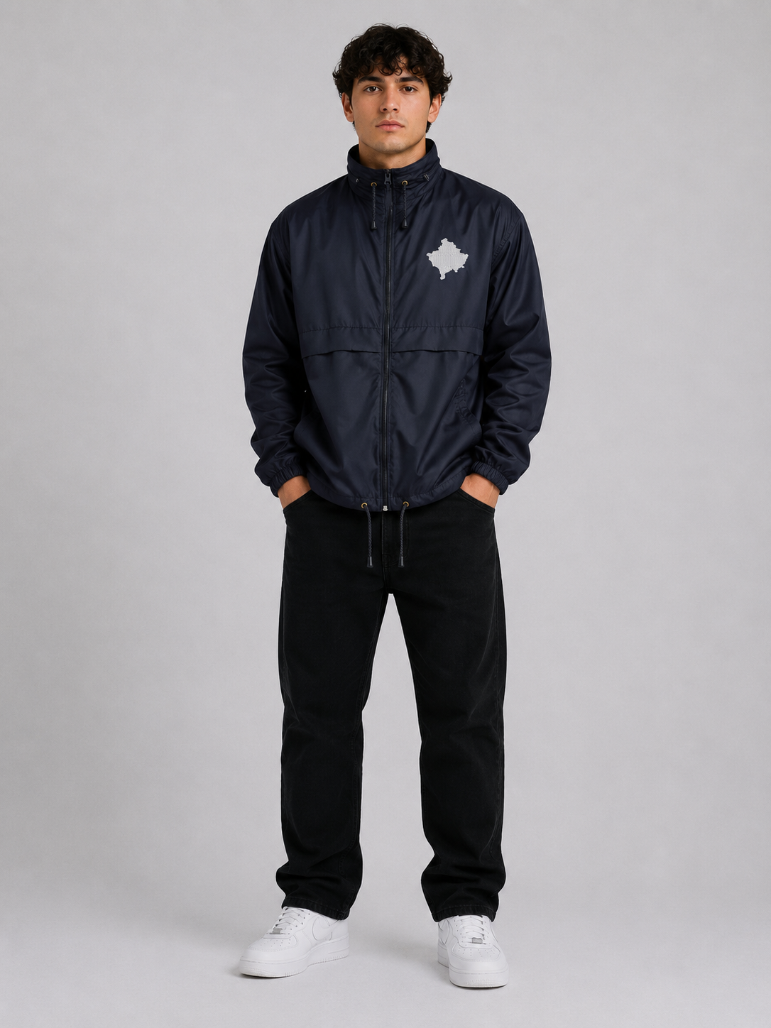 Leichte Kosovo Windbreaker Jacke von Pelasgia, winddicht und atmungsaktiv, in stilvollem Design.