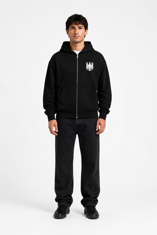 Grauer Pelasgia Zip-Hoodie mit Deutschland-Print, Kapuze und Reißverschluss, für einen lässigen Streetwear-Look.