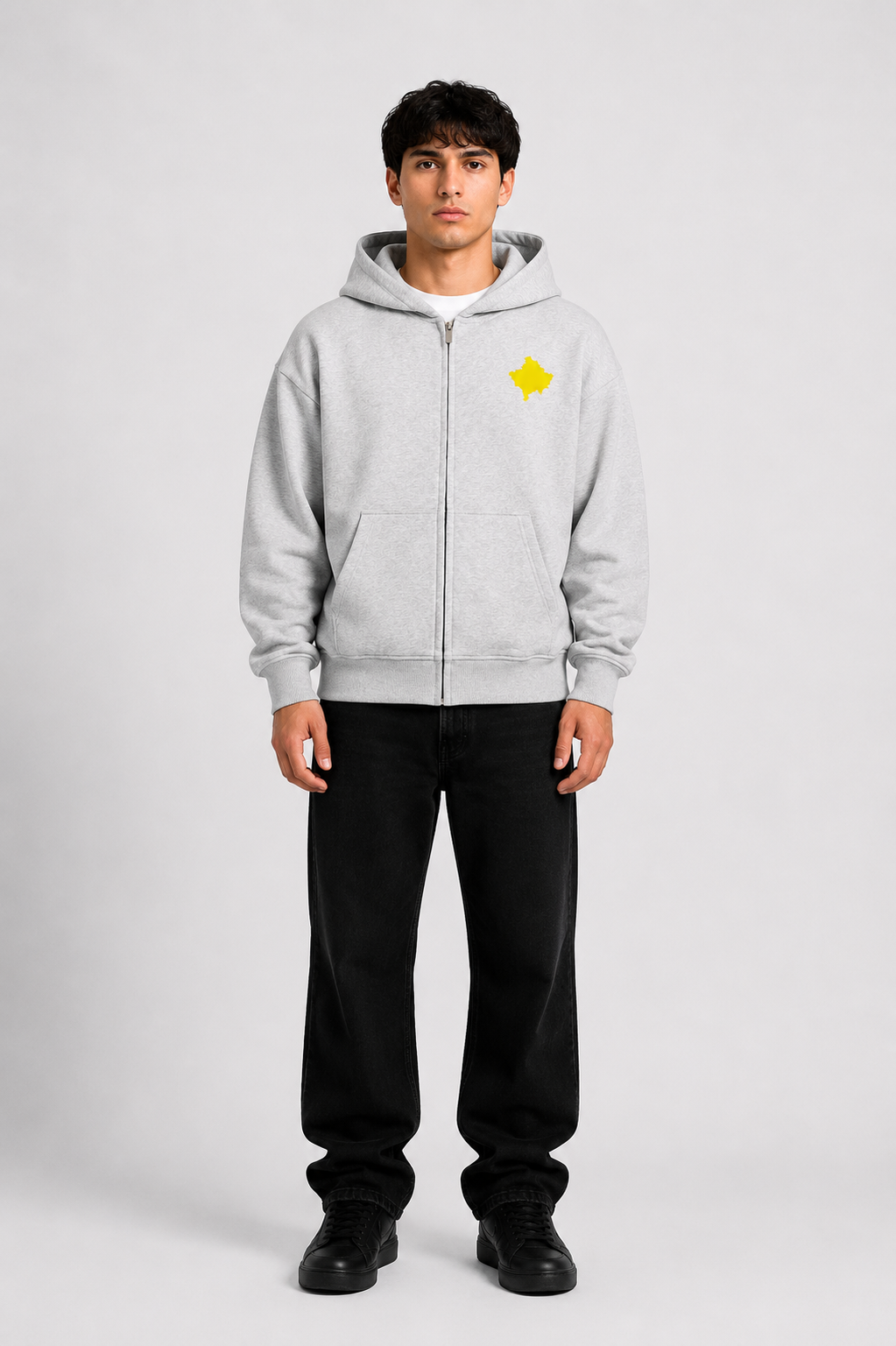 Dunkelgrauer Pelasgia Kosovo Zip-Hoodie aus weicher Baumwolle mit Kapuze und Reißverschluss, bequem und sportlich.