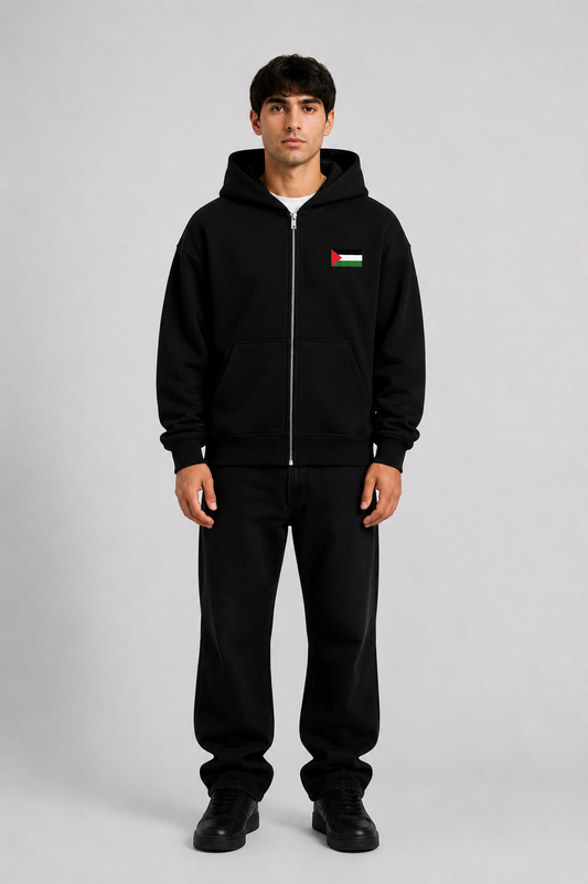 Grauer Pelasgia Zip-Hoodie mit Palästina-Design, weiches Material und Kapuze, sichtbarer Reißverschluss vorne.