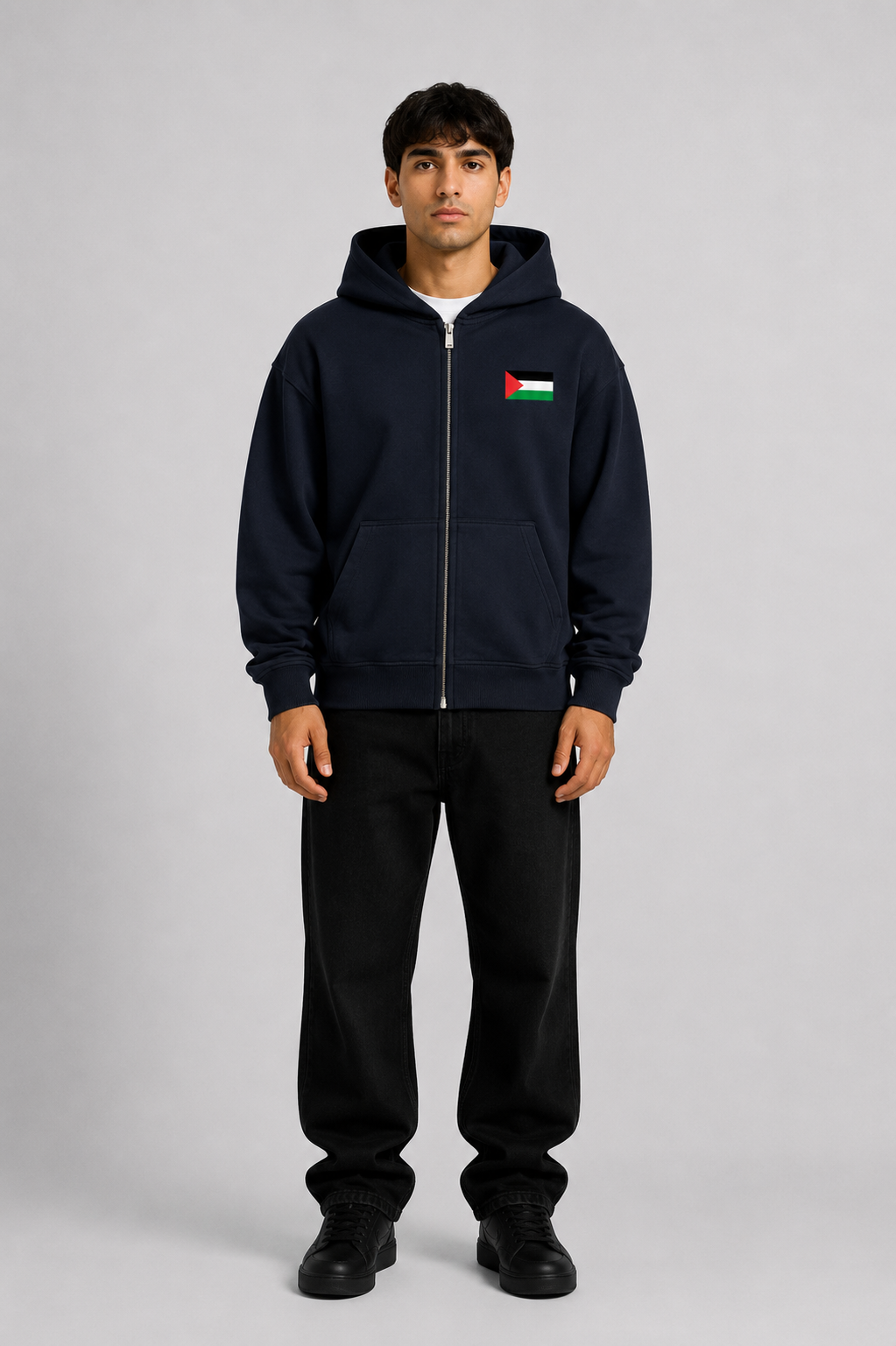 Bequemer Pelasgia Zip-Hoodie mit Palästina-Design, graue Kapuzenjacke aus weichem Material, ideal für kalte Tage.