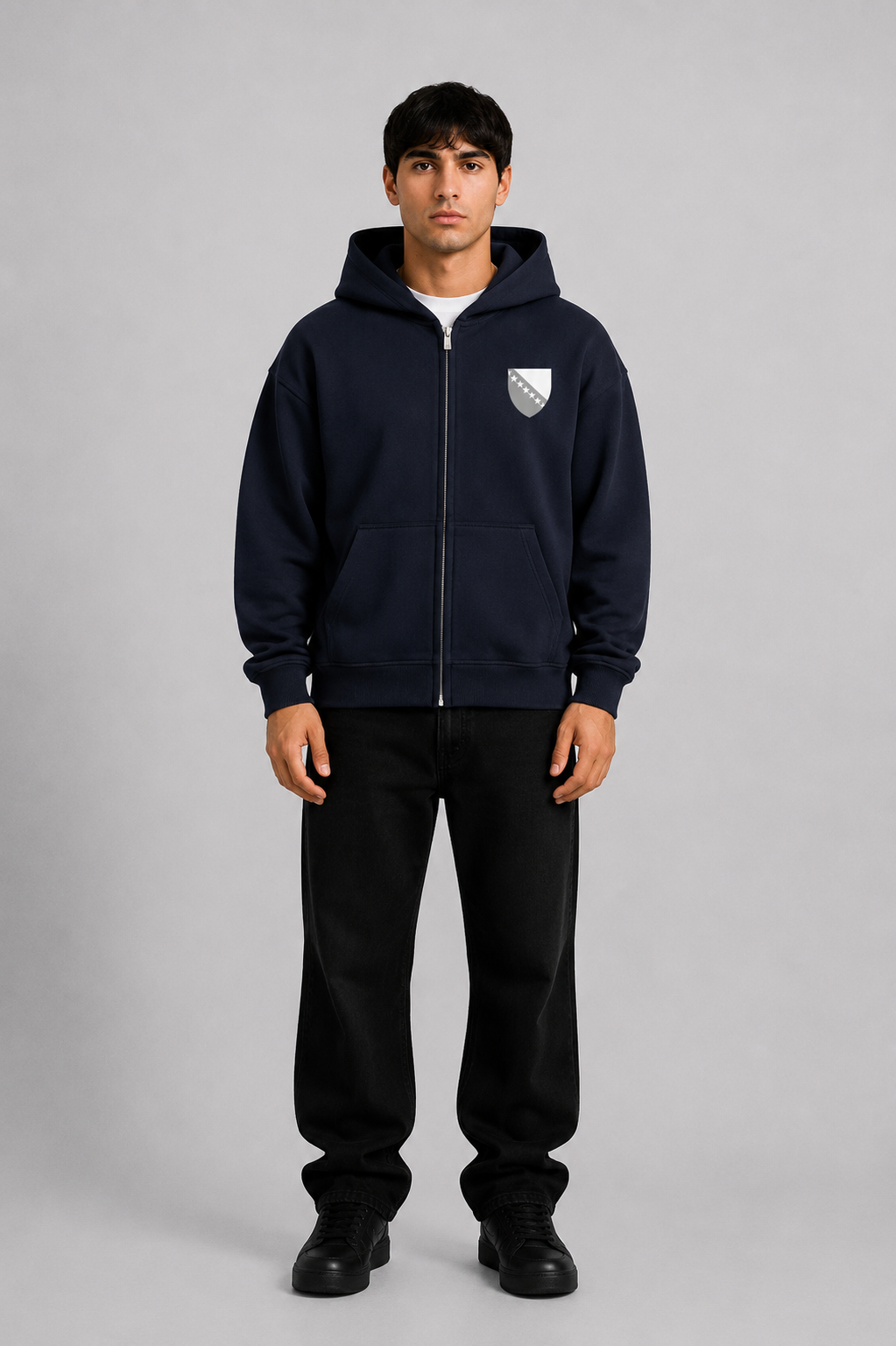 Pelagia Zip-Hoodie mit Bosnien-Design, bequemer Hoodie aus weichem Material, ideal für lässigen Stil und Komfort.