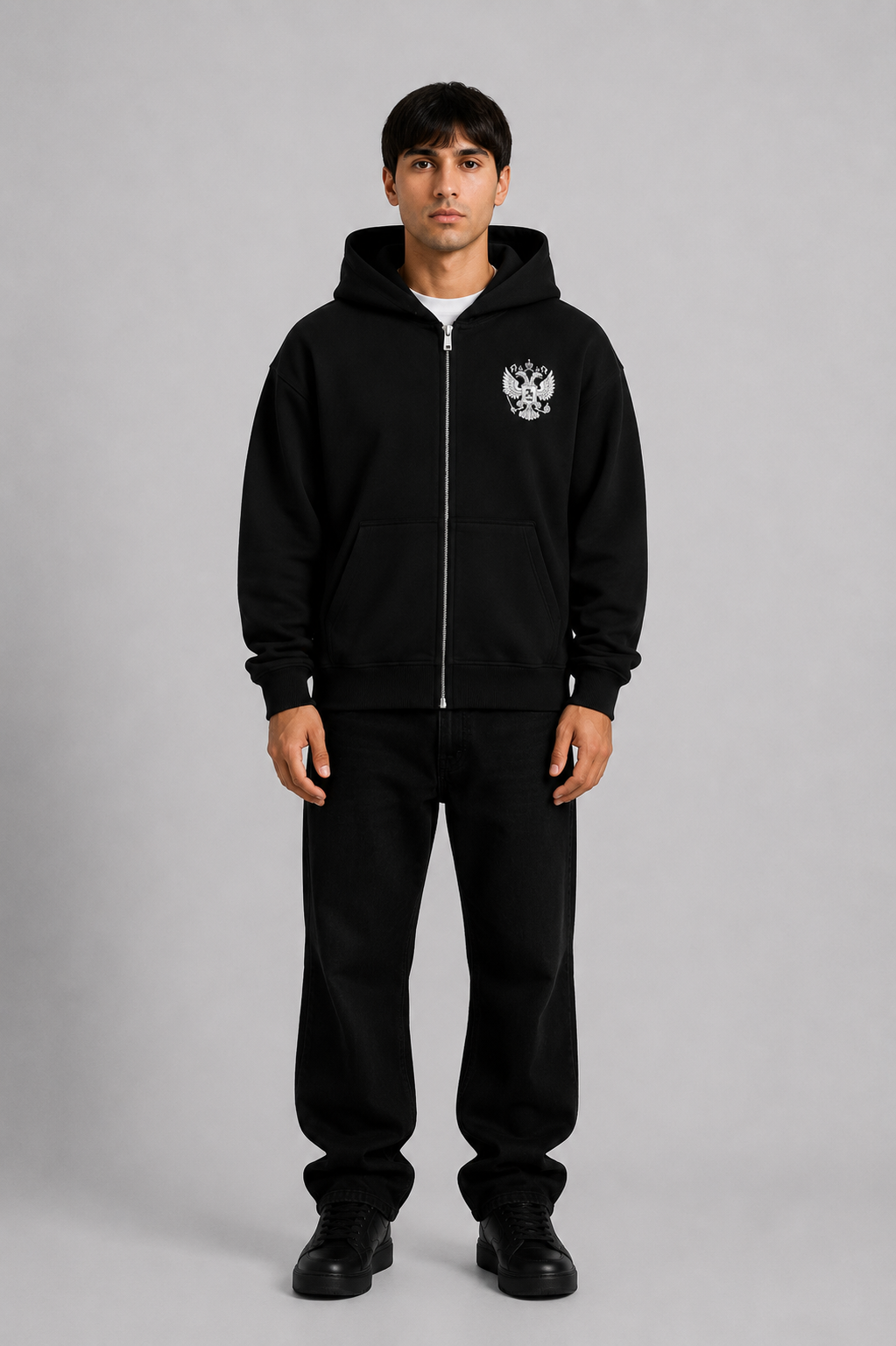 Grauer Pelasgia Zip-Hoodie mit Russland-Print, bequemer Hoodie aus weichem Material, ideal für kalte Tage.