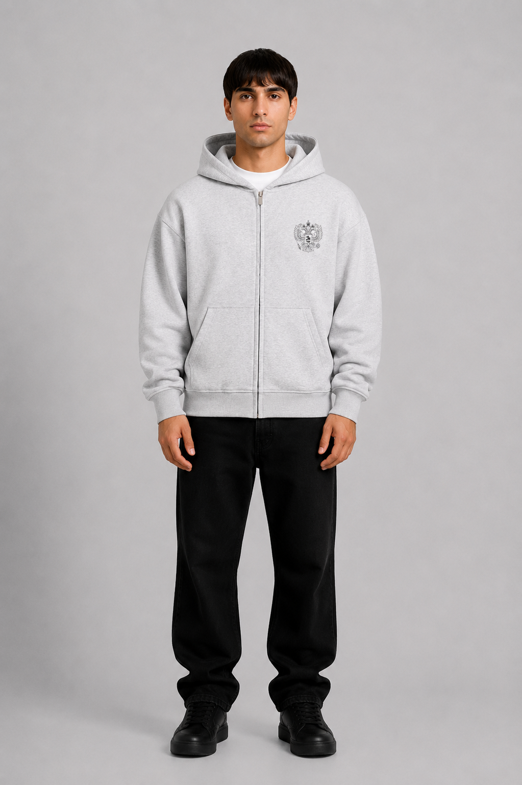 Grauer Pelasgia Zip-Hoodie mit Russland-Print, bequemer Kapuzenpullover aus weichem Material.