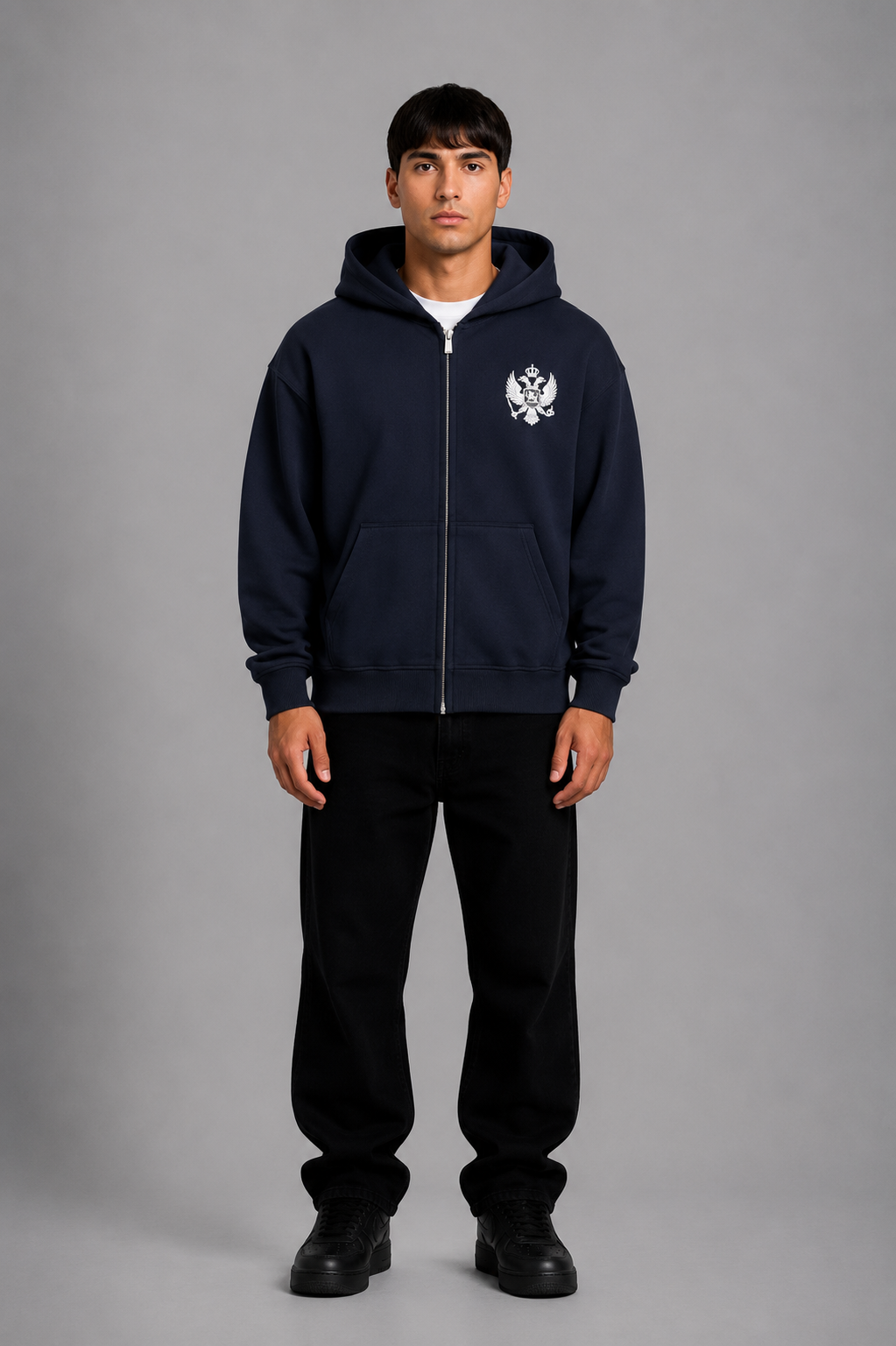 Graue Pelasgia Zip-Hoodie mit Kapuze und Reißverschluss, bequemes Hoodie für Damen und Herren.