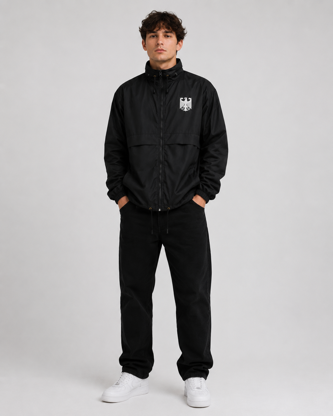 Leichte Windbreaker-Jacke von Pelasgia mit Deutschland-Design, winddichtes Material, ideal für Outdoor-Aktivitäten.