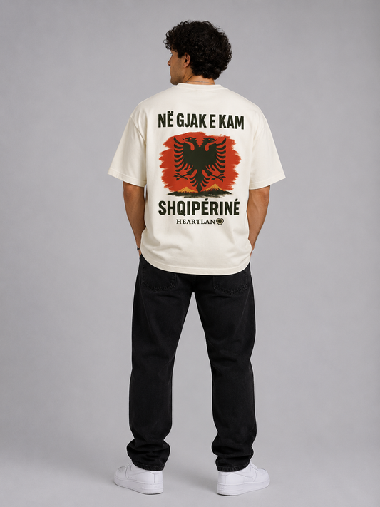Hübsches Pelasgia Heartland Albania Oversized T-Shirt in neutraler Farbe, weiches Material, bequemes Design für Damen und Herren.
