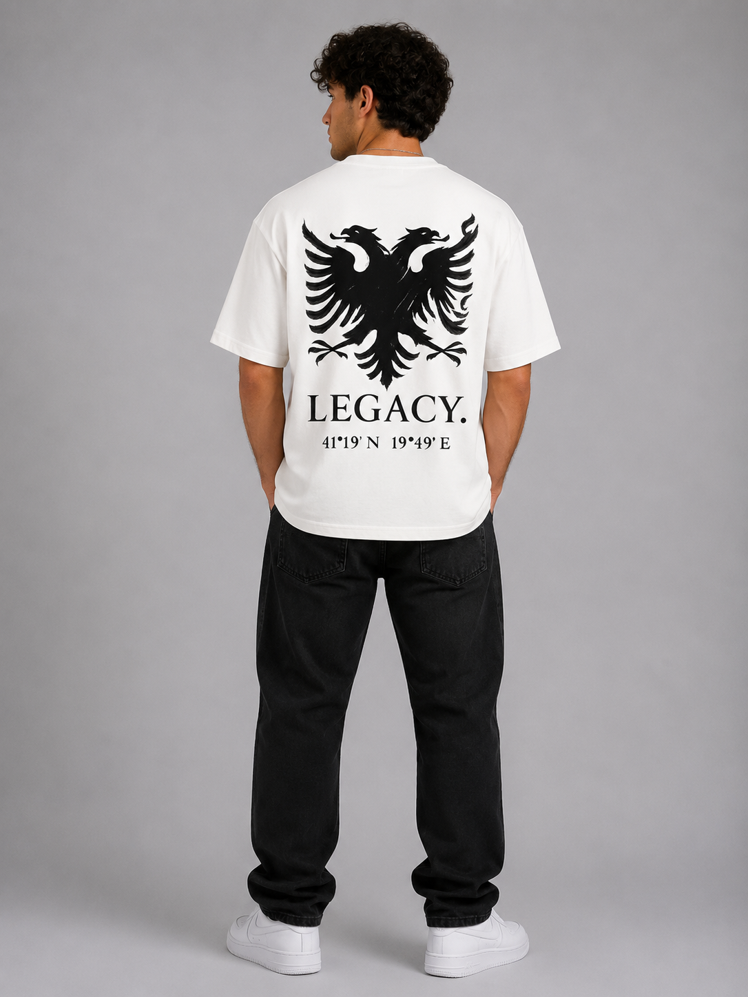Großes Pelasgia Legacy 419 Oversized T-Shirt in neutraler Farbe, weiches Baumwollmaterial, lässiger Stil, frontales Logo-Design